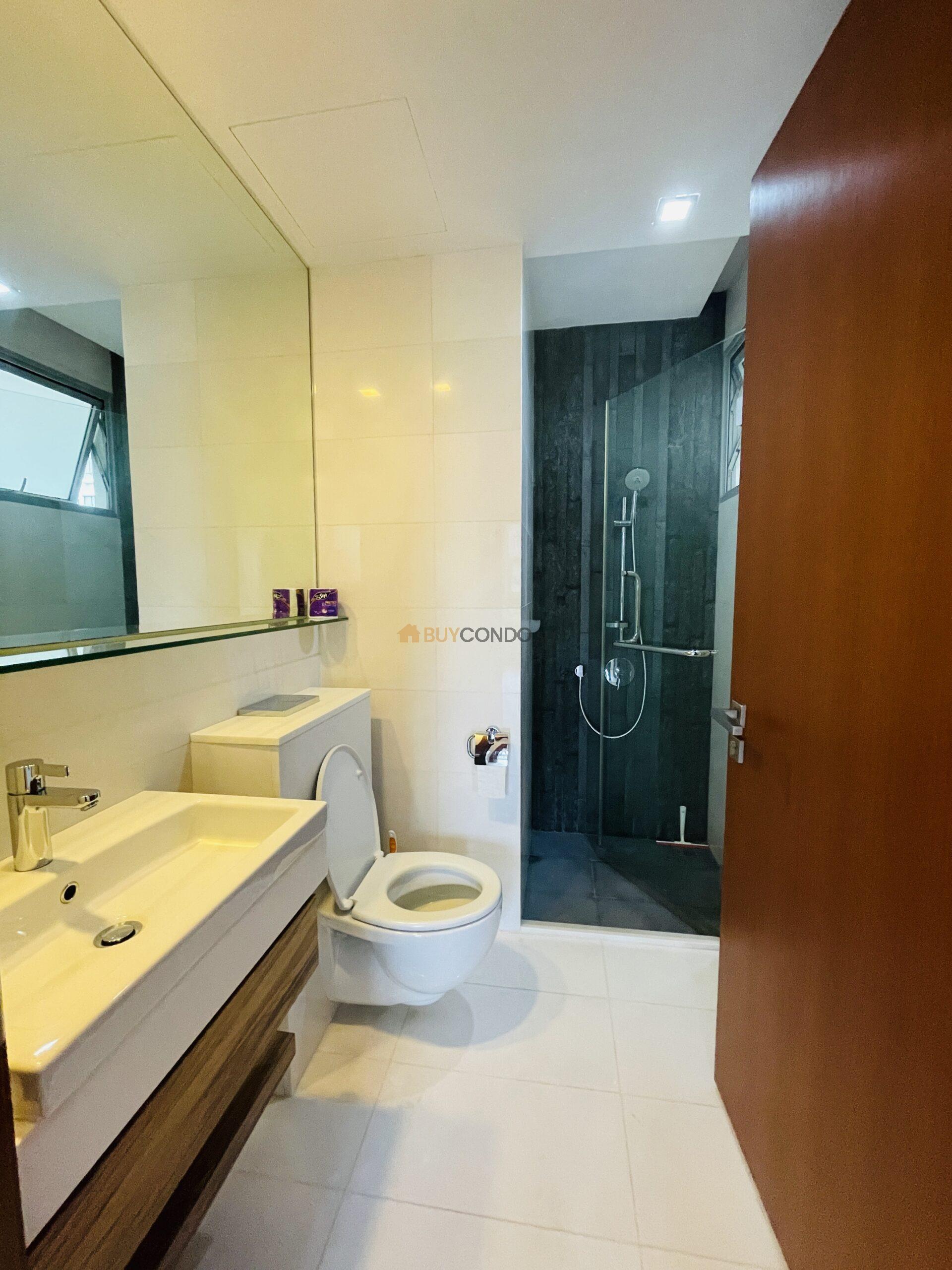 Horizon Residences Common bath